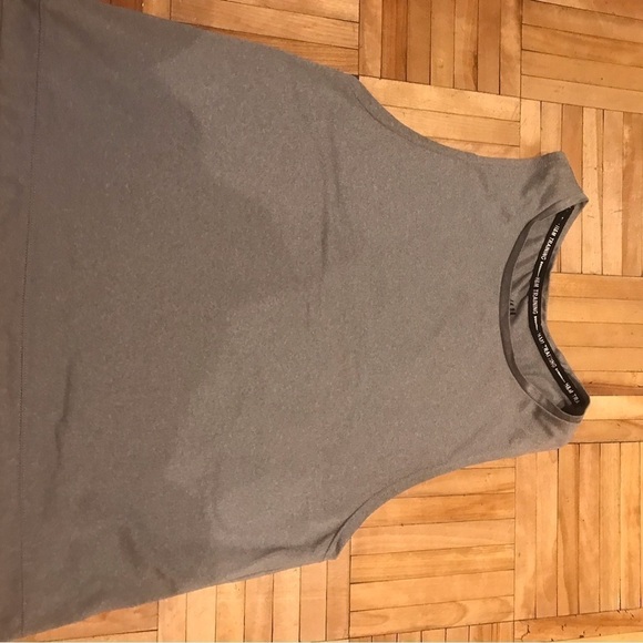 3/15$ H&M crop top - Picture 2 of 5